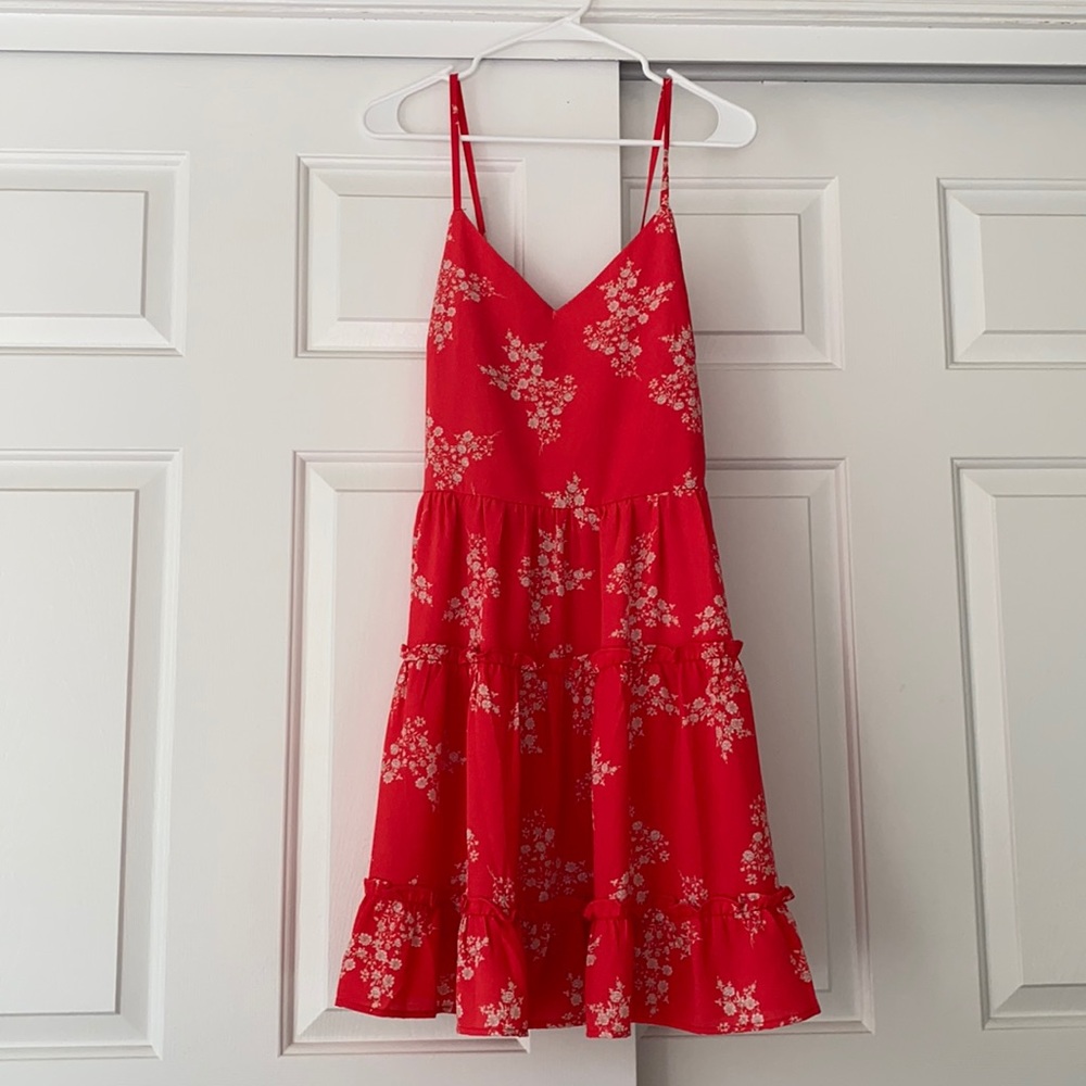 Floral casual tiered spaghetti strap dress.